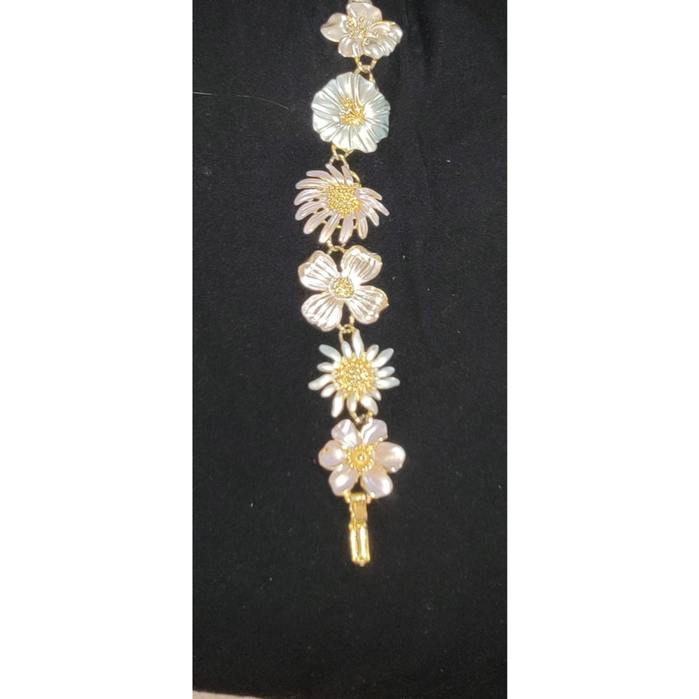Unsigned Vintage Floral Enamel Link Bracelet Gold Tone Pastel Daisy Garden 7”
